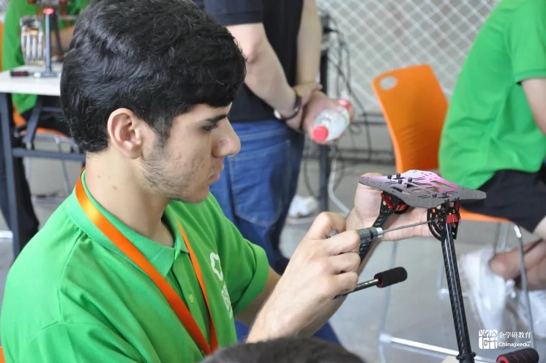  中外選手同追夢，燃情賽場展技能“2019金磚+大賽”在我院開賽